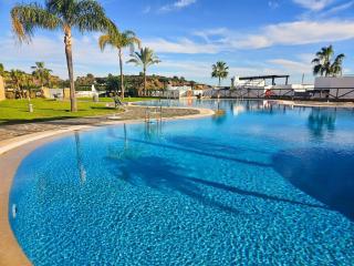 Pass the Keys Spacious 4-Bed Home with Jacuzzi BBQ - Marbella - 9