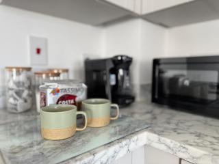 Modern & Elegant with Free Parking & Balcony - Cambourne - 1