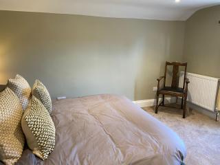 Trowel and Hammer, Flat 2 - 3