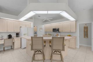 Heated Pool, Game Room with Pool Table, Ping-Pong - Paradise on 8th - Roelens - Cape Coral - 2