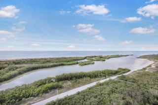 Front beachfront condo with pool, fitness and grills - 0