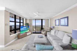 Front beachfront condo with pool, fitness and grills - 9