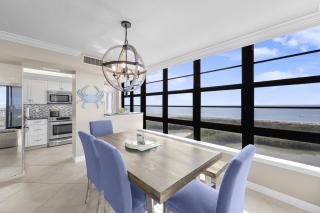 Front beachfront condo with pool, fitness and grills - 5