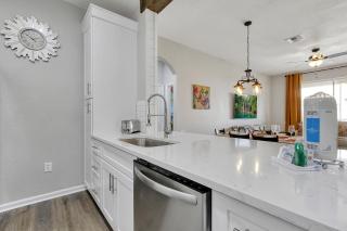 The Perch-2 Miles from Disney, Movie Theatre & Water Park - 1