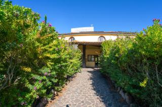 Hotel surrounded by greenery with swimming pool in Arborea just 600 meters from the sea - Arborea - 8
