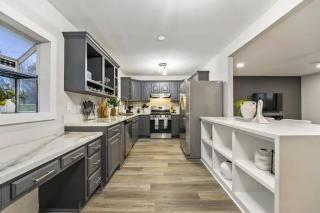 Your Unique Stay by the Tracks by LCP Collection - Oswego - 4