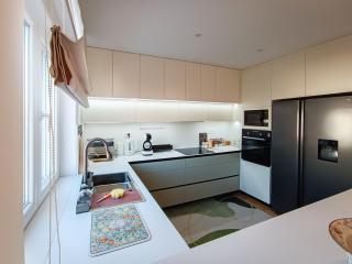 City Center Luxury Apartment - 6