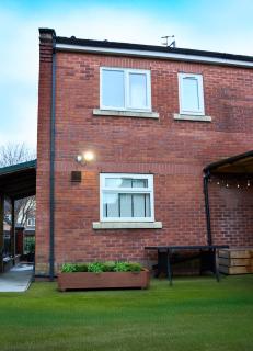 Spacious 2-Bed Home Near Manchester City Centre, Fast WiFi - Manchester - 5