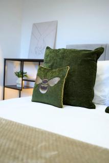 Spacious 2-Bed Home Near Manchester City Centre, Fast WiFi - Manchester - 3