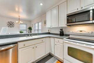 9 Mi to Dtwn: Greenville Home w/ Screened Patio! - 1