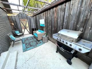 Paradise on Penn with Pool & Hot Tub Near Downtown - Oklahoma City - 6