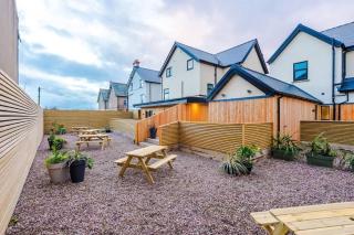Elegant 1-Bedroom Studio with Luxury Finishes - Llandudno - 7