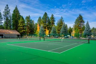 Black Butte Manor Bordering Forest - Black Butte Ranch - 2
