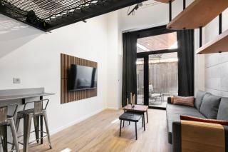 Loft Industriel avec Terrasse et Filet Suspendu à Nice Cimiez - 8