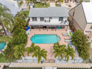 Stunning Waterfront Pool Home Walk to Beach & Restaurants Large Private Pool - Clearwater Beach - 0
