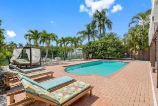 Stunning Waterfront Pool Home Walk to Beach & Restaurants Large Private Pool - 6