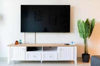 Harbour Views Tower l High Floor l Next to Park l Fits 2 - 3