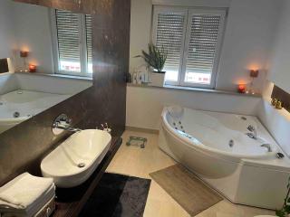 Luxury spacious flat with a lovely terrace - Tirana - 6