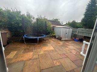 Holiday home - Luton - 1
