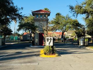 Family stay Near Disney - 8