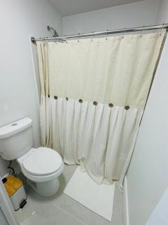 Family stay Near Disney - 3