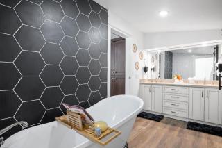 Schatzi Haus - Theater Room Pool Close to Main - 6