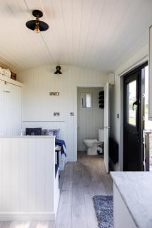 Quarterlands Glamping, Shepherds hut Bracken - 2