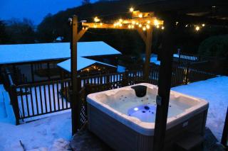 Rural Retreat with Hot Tub, Fire Pit & Games Room - Sheffield - 1