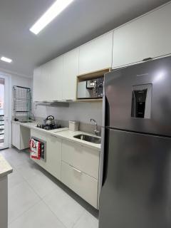 3 quadras do mar, com sacada!! - 4