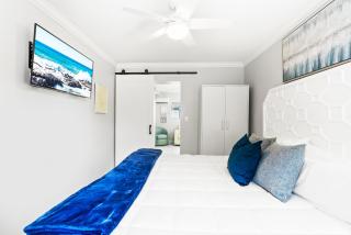 Beach Rd, 300ft to Beach Access & 500ft to Siesta Key Village, 1bdr - 1