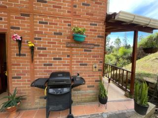 Finca Acogedora con Área de BBQ, Parking Privado y Hamacas - Guarne - 9