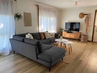 Sonnys At Robe 350m to Long Beach Coastal Getaway Pet Friendly Two bedroom Home - Robe - 1