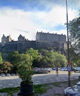 2 Bedroom Sofa bed in livingroom Castle View 1st floor sleeps 6 - 8