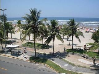 Apto em prédio frente a praia, 1 quarto, com garagem coberta, local privilegiado - Praia Grande - 0