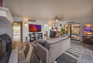 INDOOR Pool , AMAZING Views, Game Room, Gym & more - 2