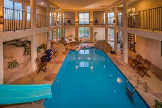 INDOOR Pool , AMAZING Views, Game Room, Gym & more - 7