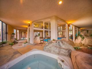 INDOOR Pool , AMAZING Views, Game Room, Gym & more - 5