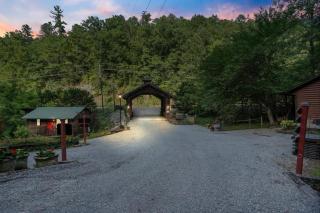 Cabin 3 Studio Cabin with Hot Tub, Fire Pit and Water View - Sevierville - 6
