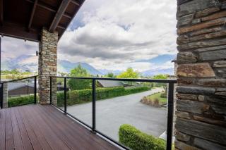 Magical Lake and Mountain Views - Wanaka - 7