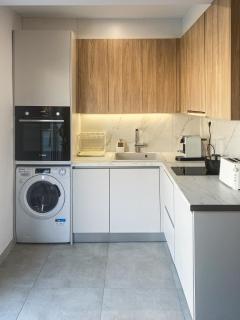Modern Athens Apartment with Large Private Balcony and Free Parking - 3