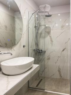 Modern Athens Apartment with Large Private Balcony - Atene - 4