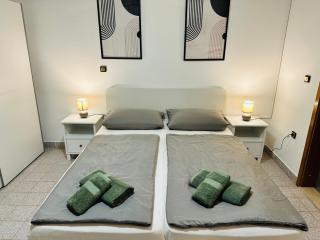 Studio Apartment near Beach Petrčane - Quiet & Central - Unit 1 - 0