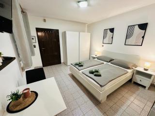 Studio Apartment near Beach Petrčane - Quiet & Central - Unit 1 - 3