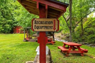 Cabin 4 Studio Cabin with Hot Tub, Nature Trails and Fire Pit - Sevierville - 6