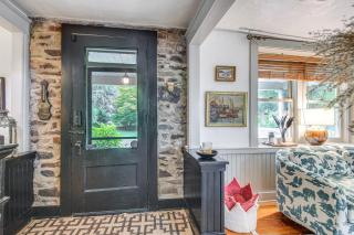 Steps to Delaware Canal Enchanting Stone Cottage! - 6