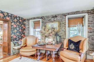 Steps to Delaware Canal Enchanting Stone Cottage! - 3
