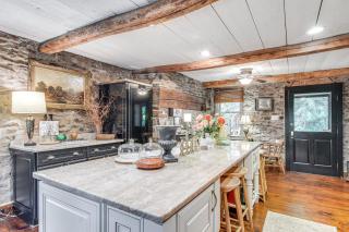 Steps to Delaware Canal Enchanting Stone Cottage! - 1