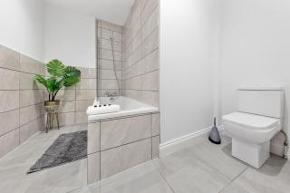 Sleek 2-Bed Flat Near Central London Parking Included - Londra - 5