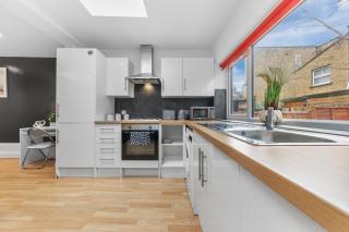 Sleek 2-Bed Flat Near Central London Parking Included - Londra - 6