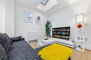 Sleek 2-Bed Flat Near Central London Parking Included - Londra - 9
